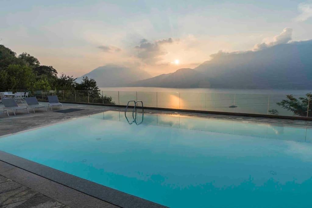 Poolside Apartment Cristina Bellano Luaran gambar
