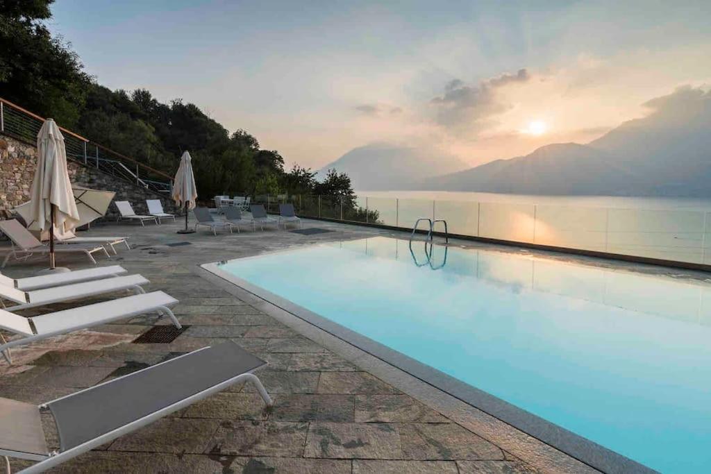 Poolside Apartment Cristina Bellano Luaran gambar