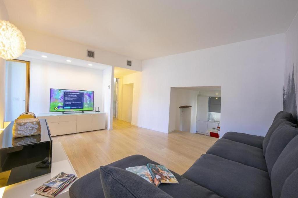 Poolside Apartment Cristina Bellano Luaran gambar