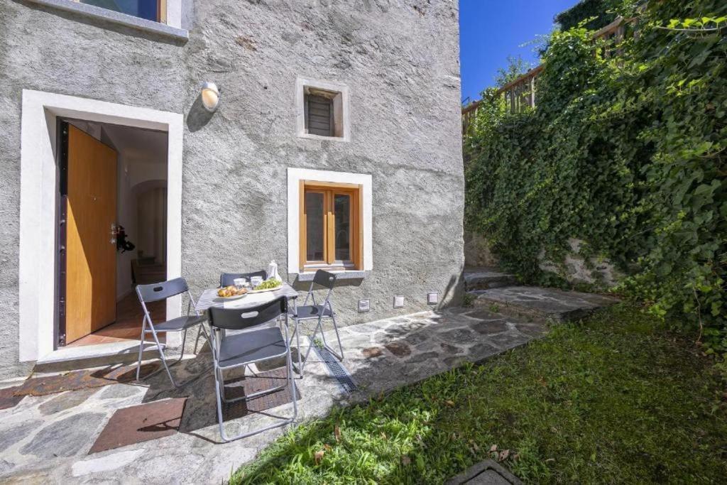 Poolside Apartment Cristina Bellano Luaran gambar