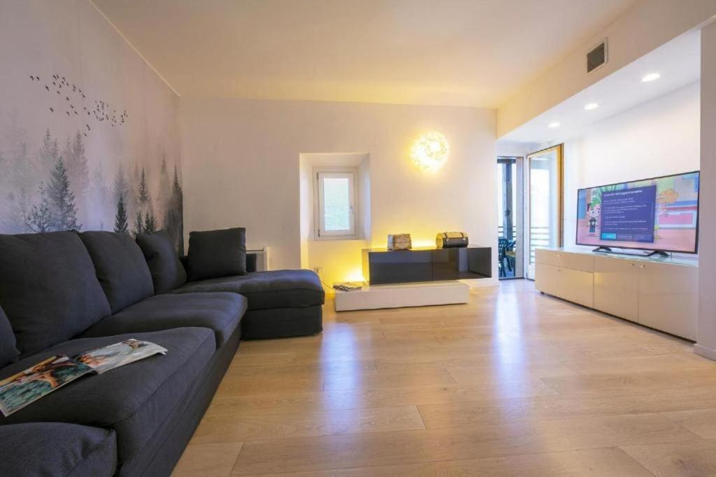 Poolside Apartment Cristina Bellano Luaran gambar